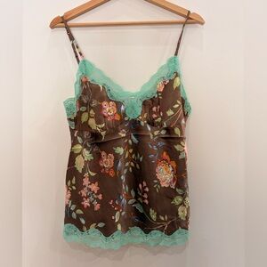 Gold Hawk Floral Lace Trim Top